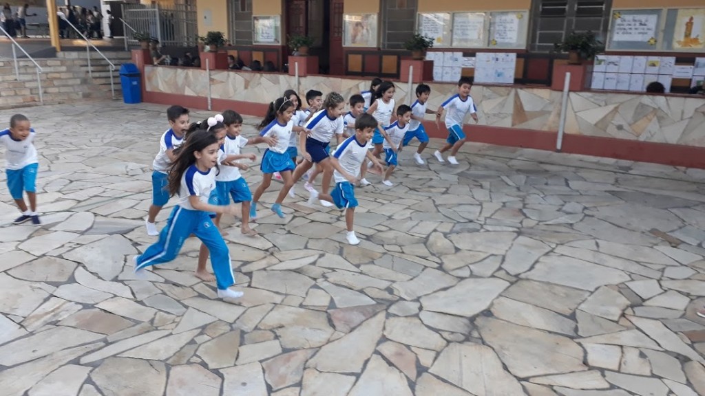 Brinquedos e Brincadeiras na turma do 2º "S"