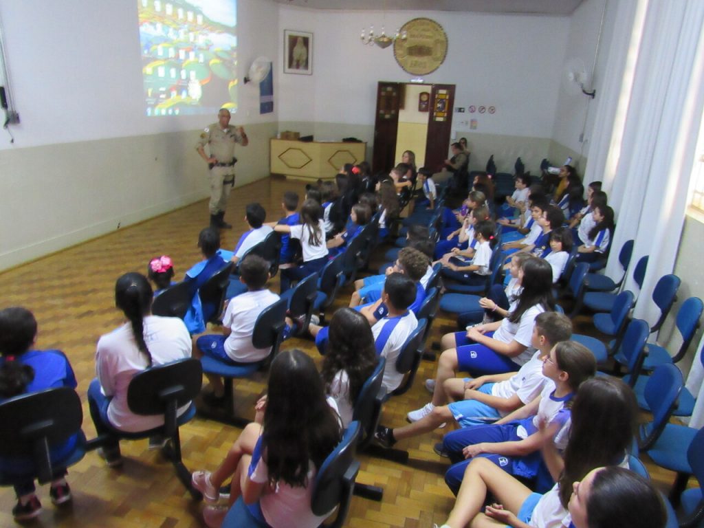 Palestra sobre bullying com os 4º e 5º anos