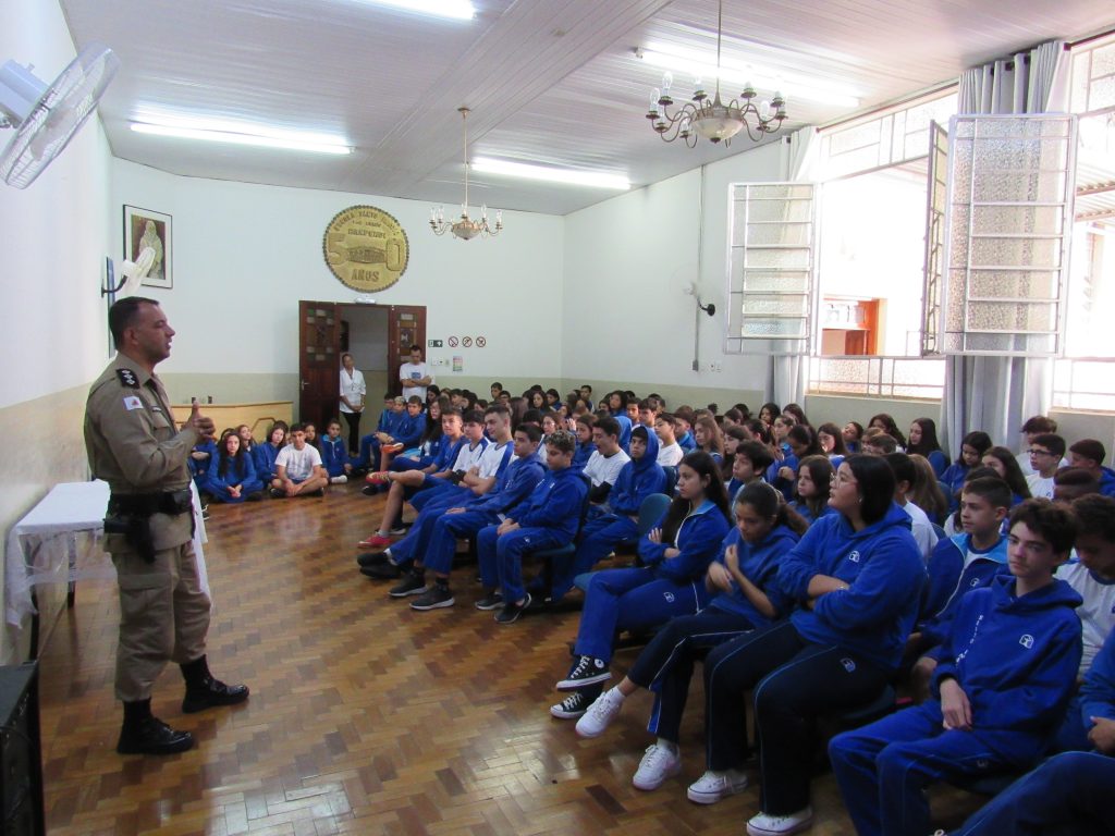 Orientações sobre segurança nas escolas: a relação com o bullying e as redes sociais