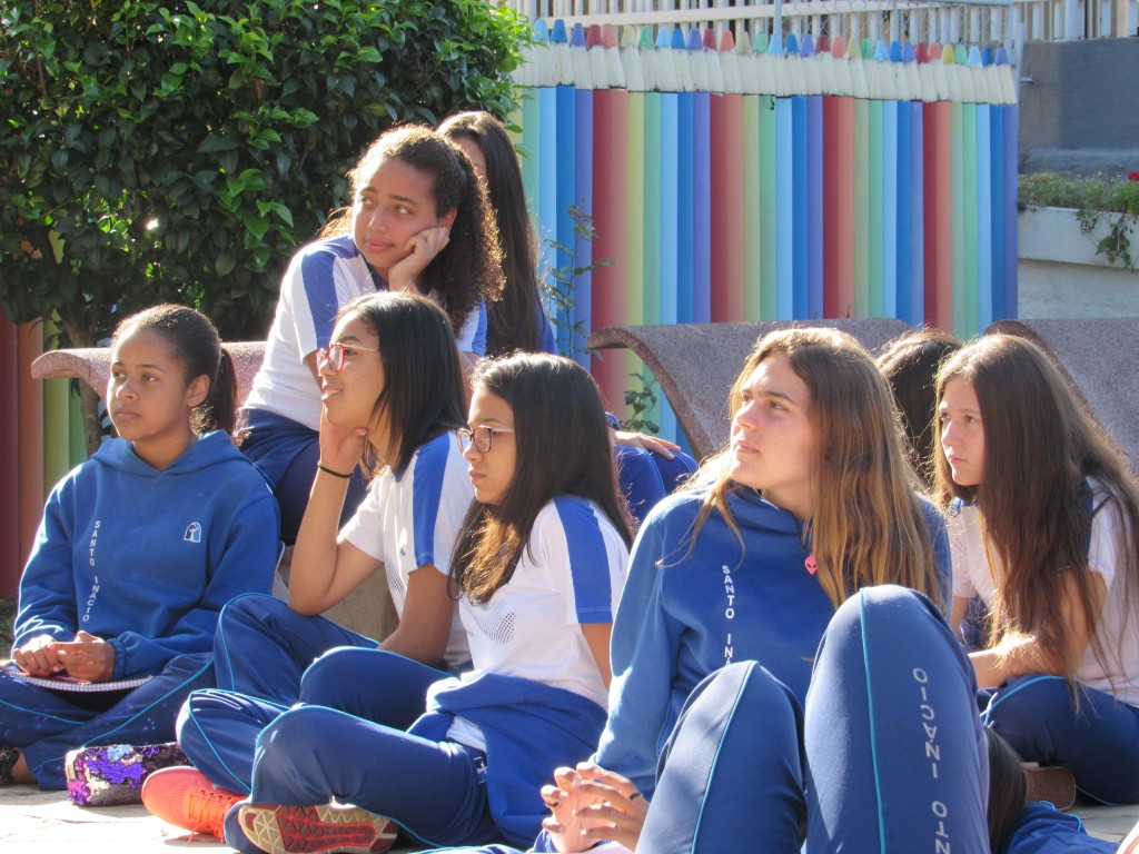Aula de Geografia no Pátio